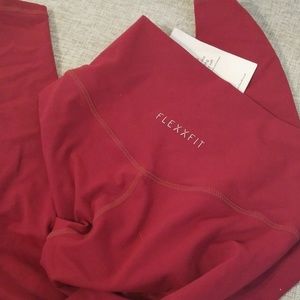 NWT flexxfit luxe leggings in small